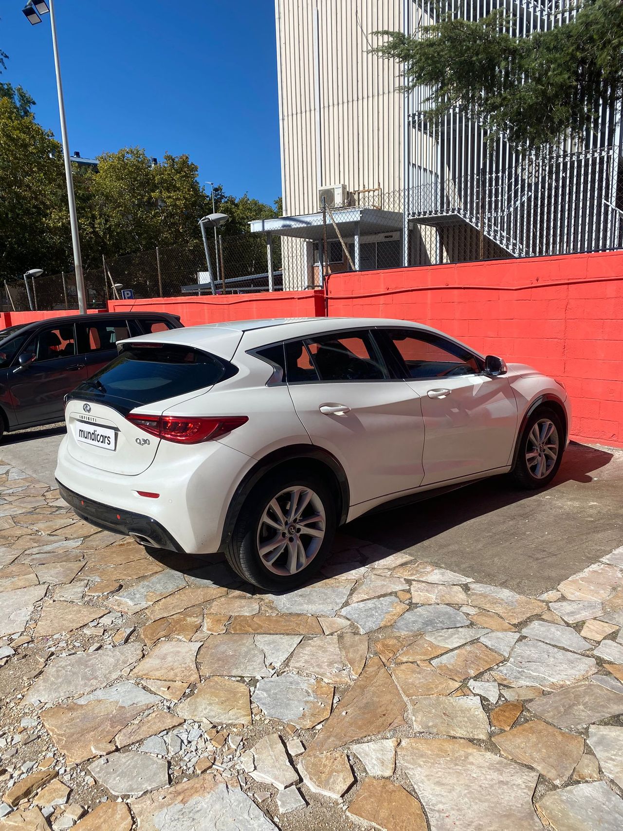 Foto Infiniti Q30 12