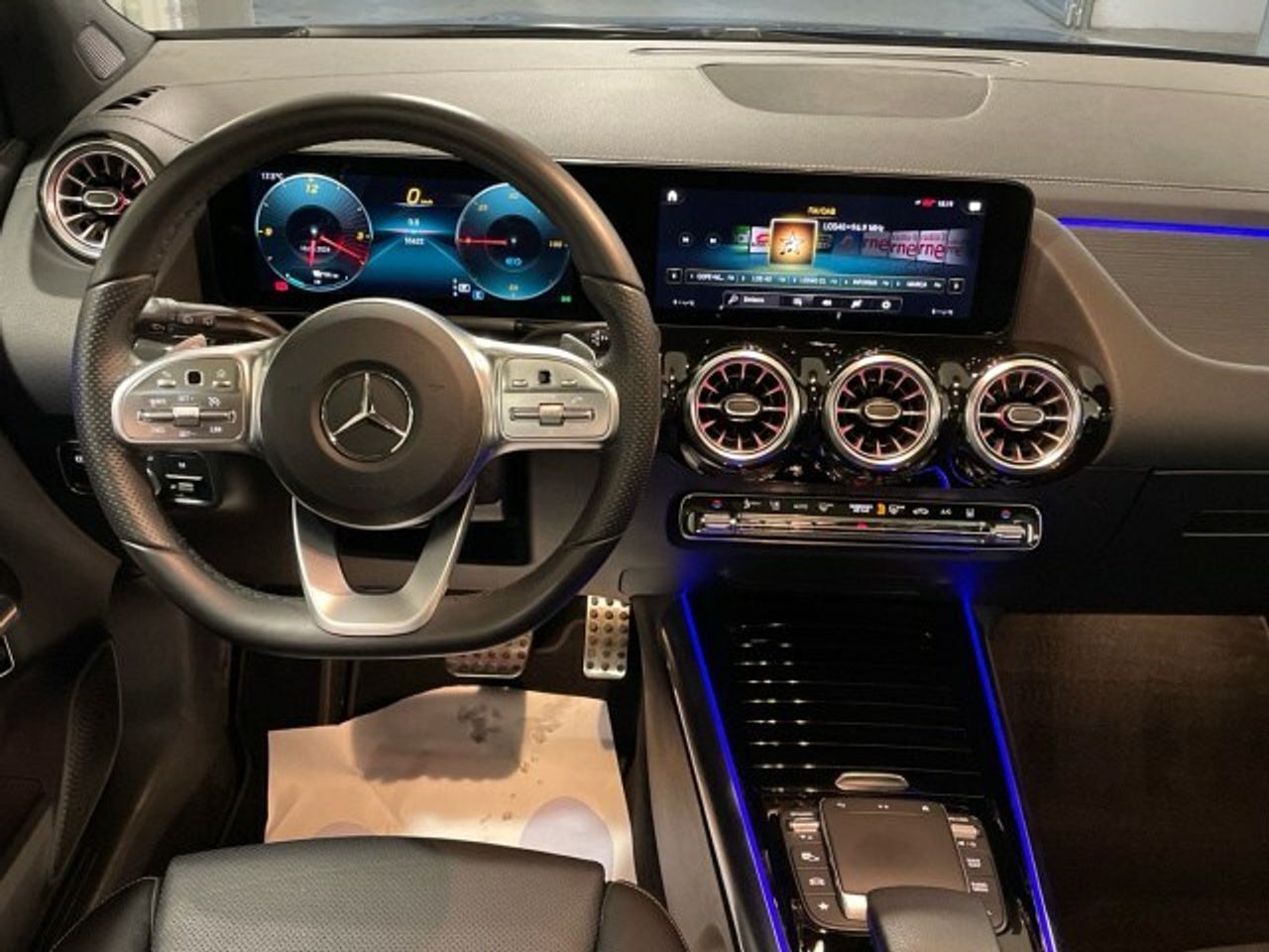 Foto Mercedes-Benz EQA 8