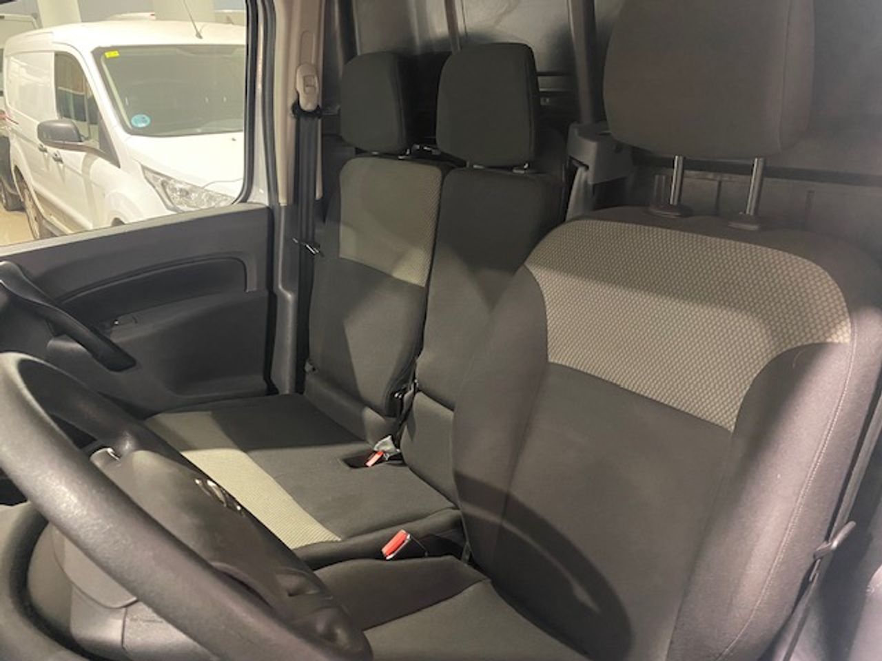 Foto Nissan NV250 24