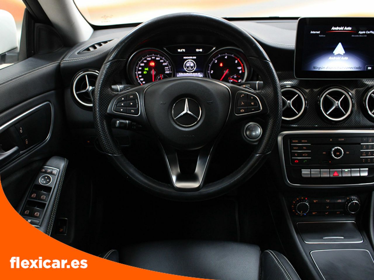 Foto Mercedes-Benz Clase CLA 14