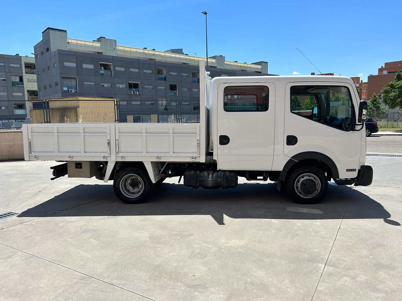 Foto Nissan NT400 3