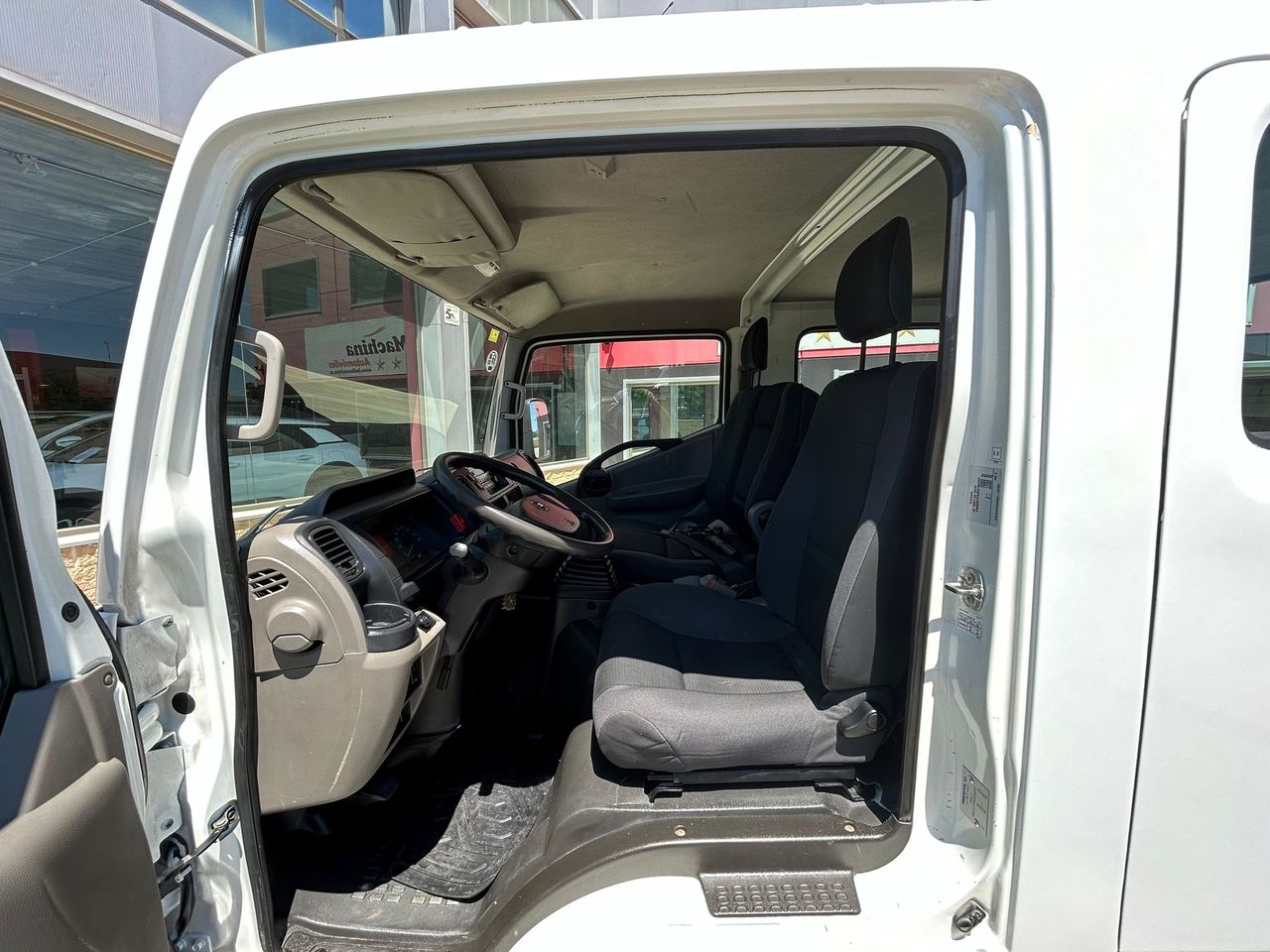 Foto Nissan NT400 14