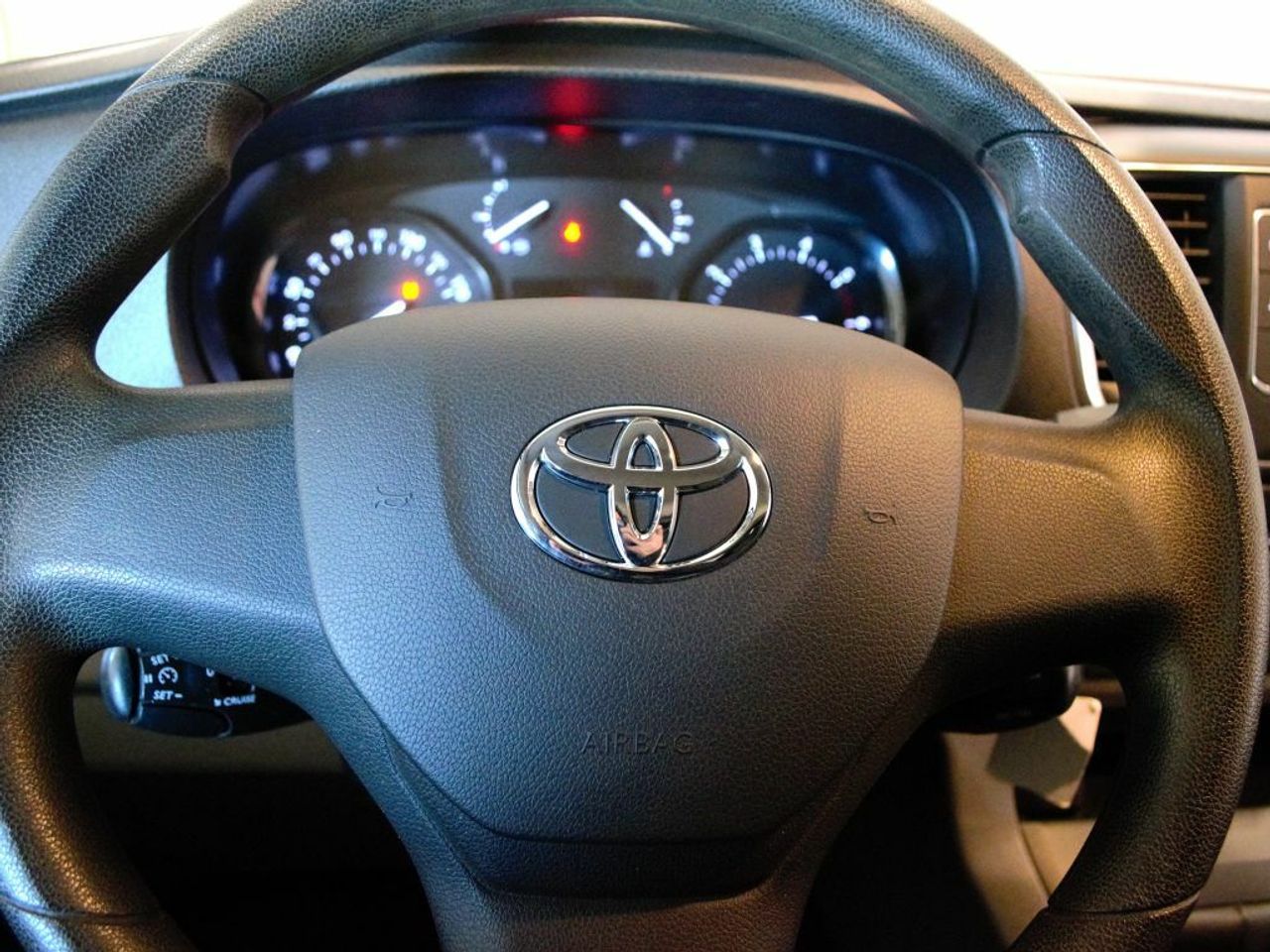 Foto Toyota Proace 19