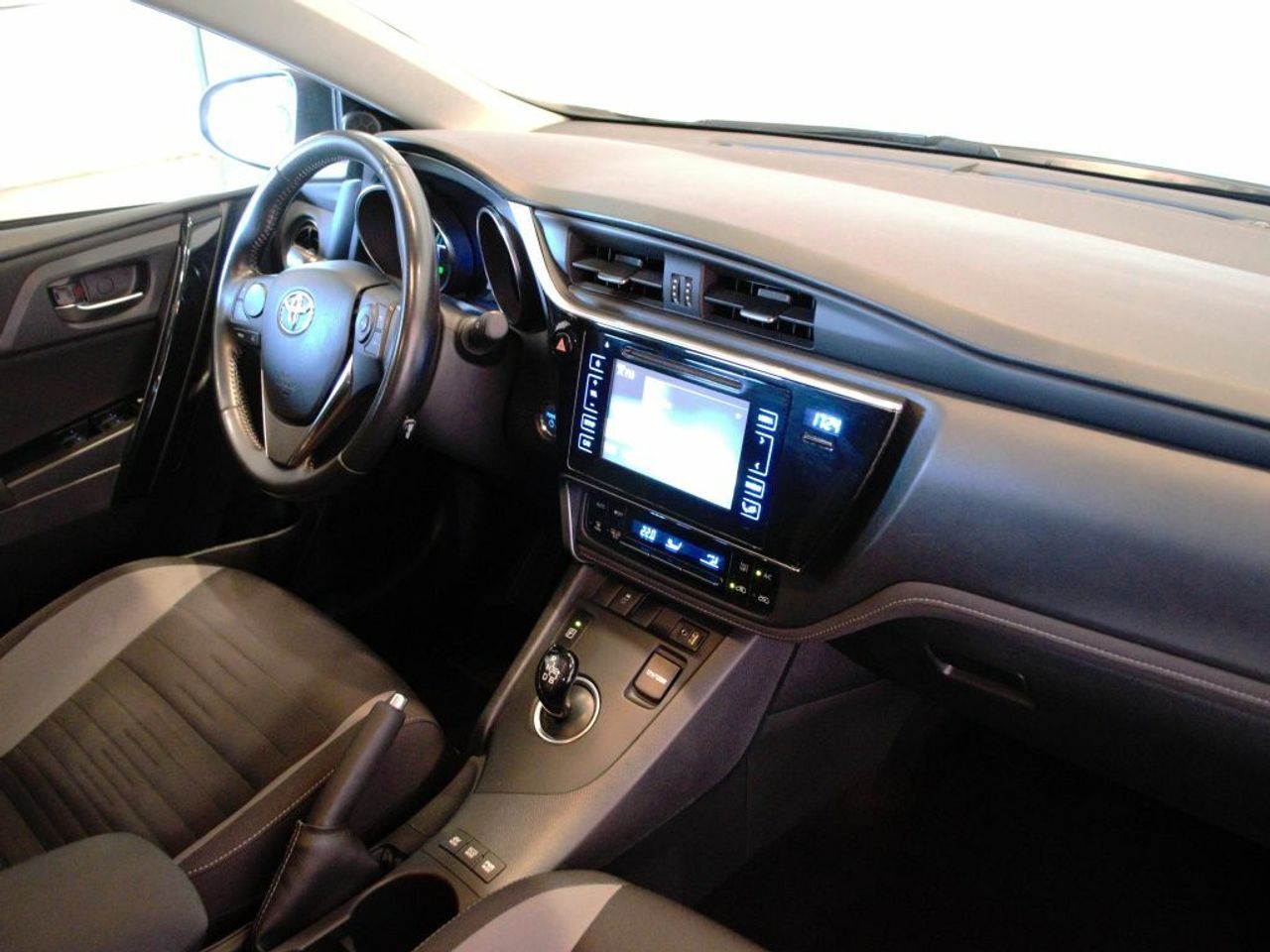 Foto Toyota Auris 12