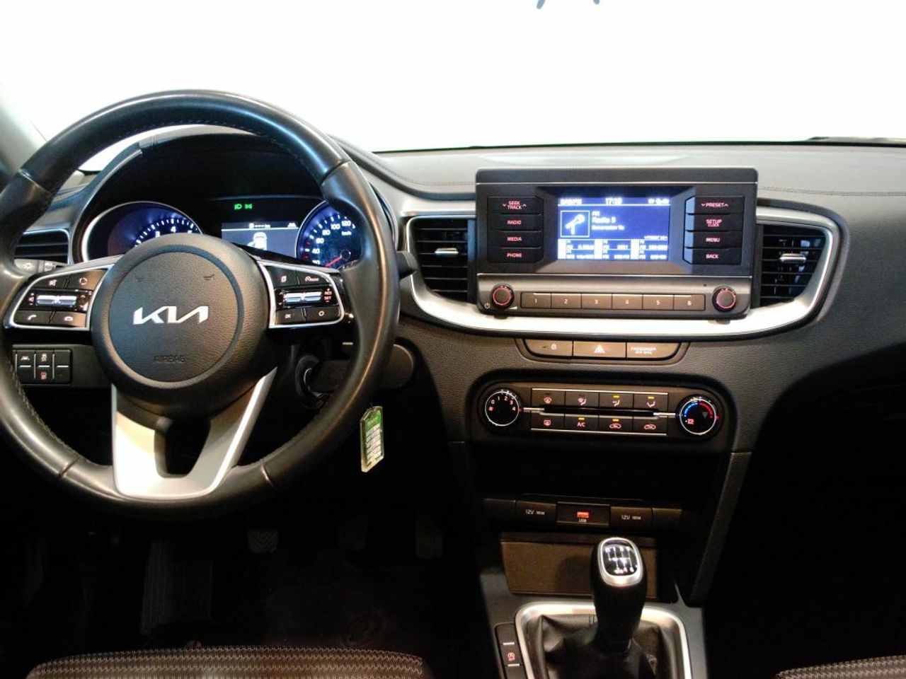 Foto Kia XCeed 16