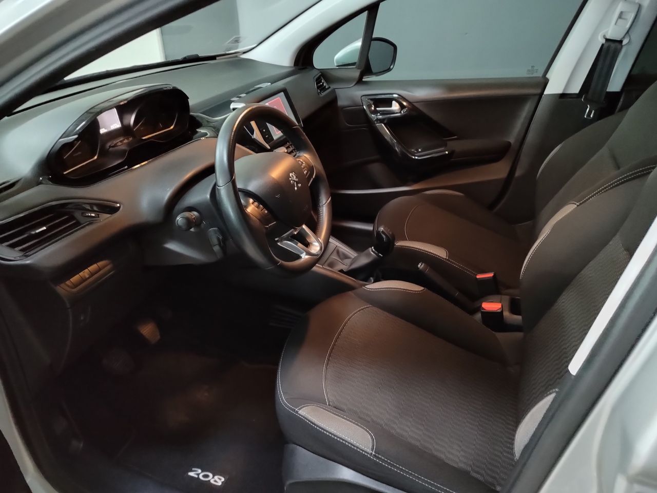 Foto Peugeot 208 13