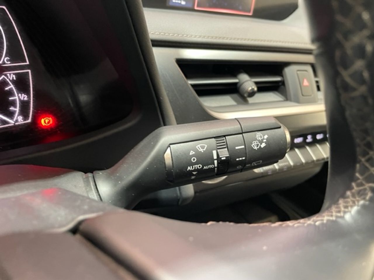 Foto Lexus UX 32