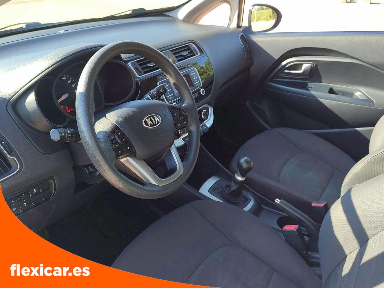 Foto Kia Rio 15