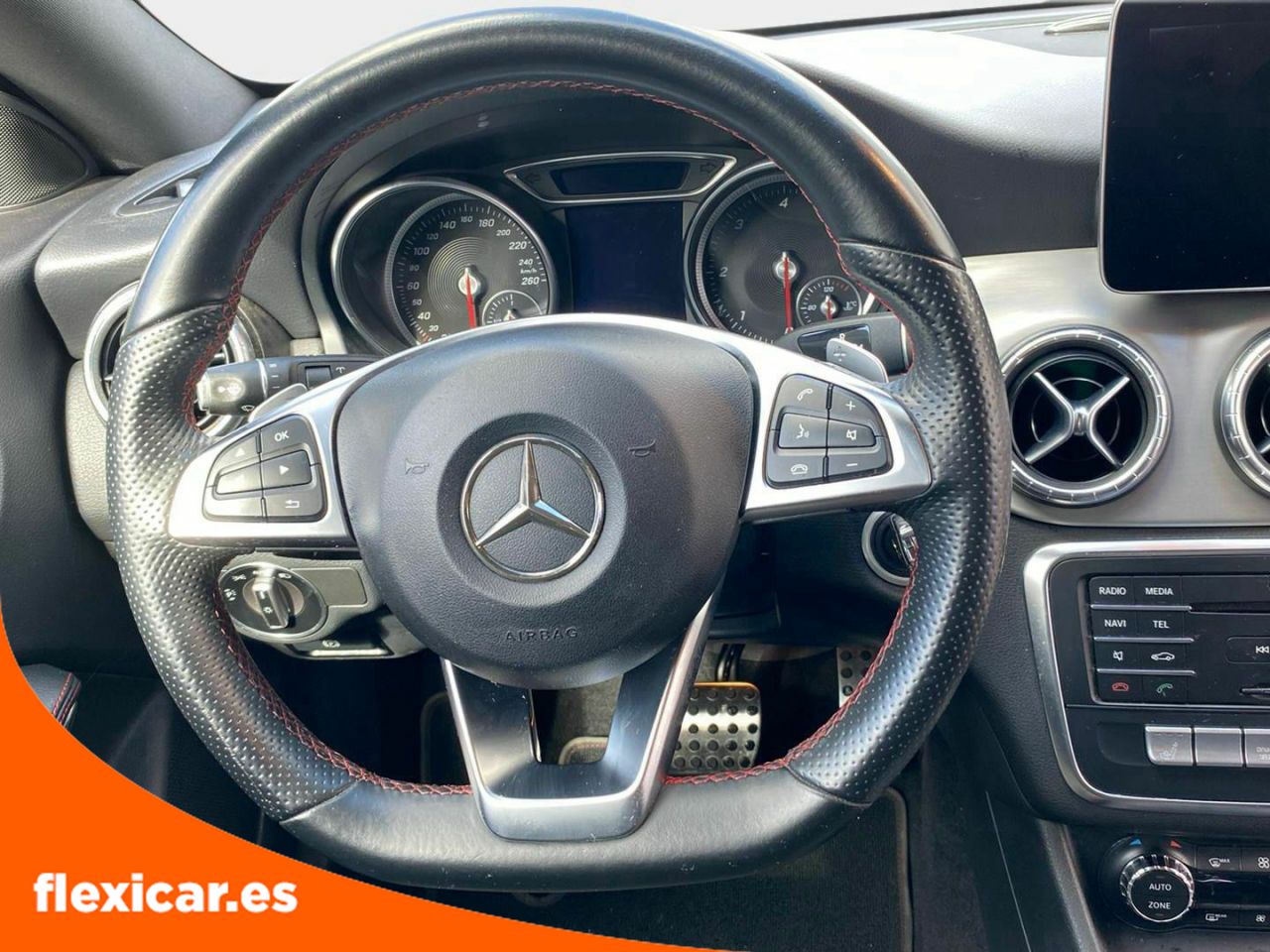 Foto Mercedes-Benz Clase CLA 18