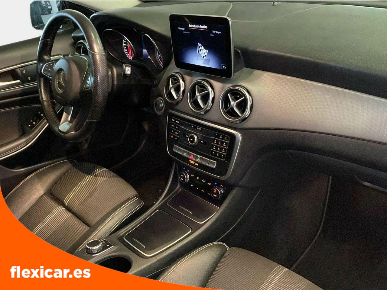 Foto Mercedes-Benz Clase GLA 24