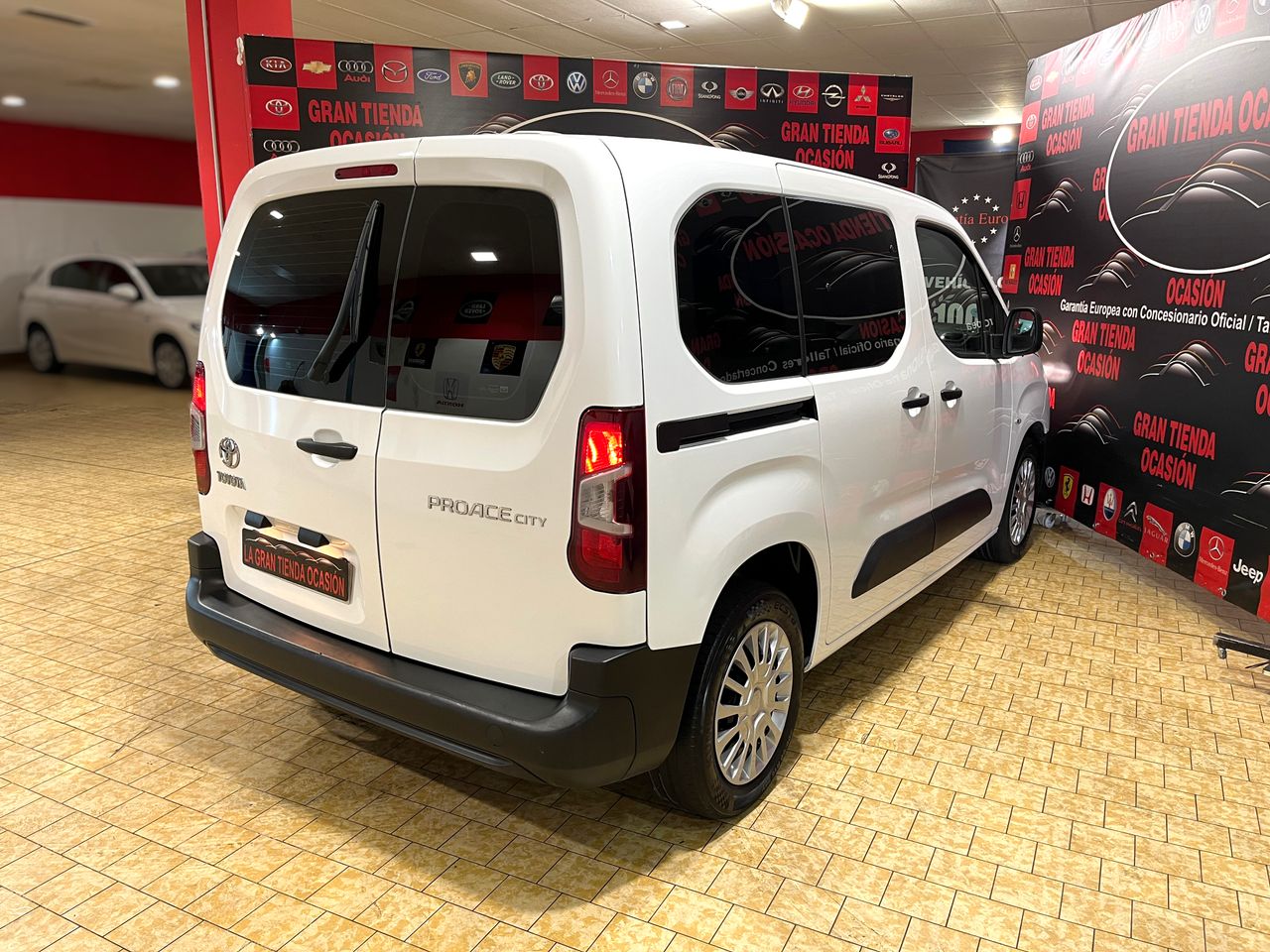 Foto Toyota Proace 9