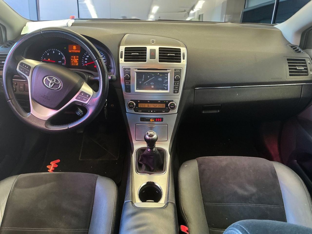 Foto Toyota Avensis 8