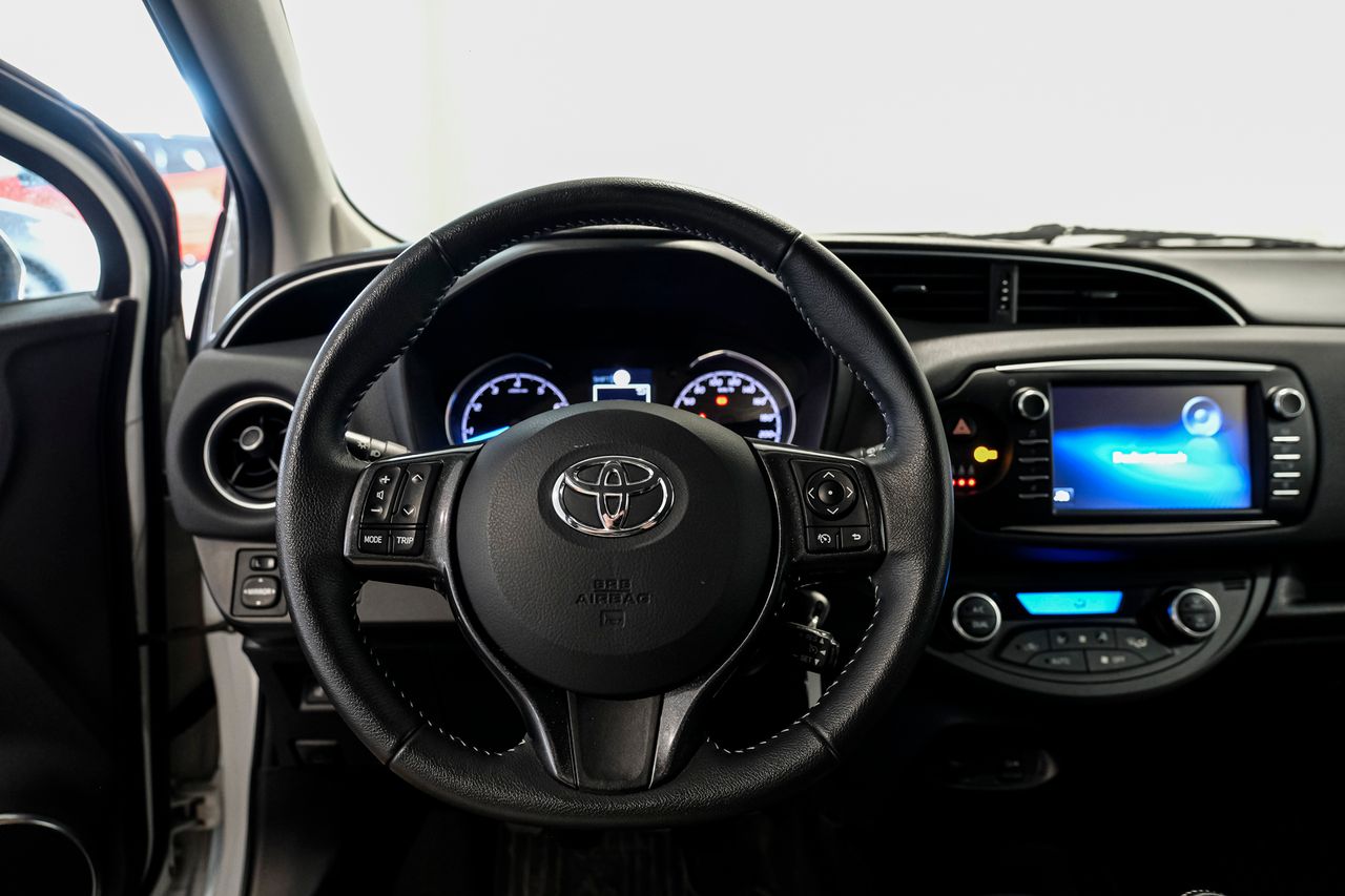 Foto Toyota Yaris 16