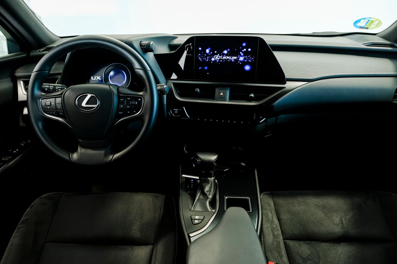 Foto Lexus UX 16