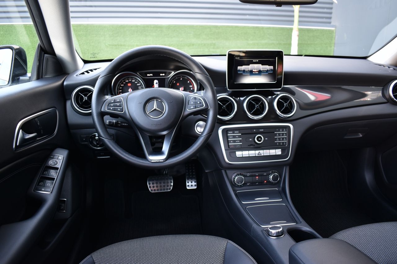 Foto Mercedes-Benz Clase CLA 23