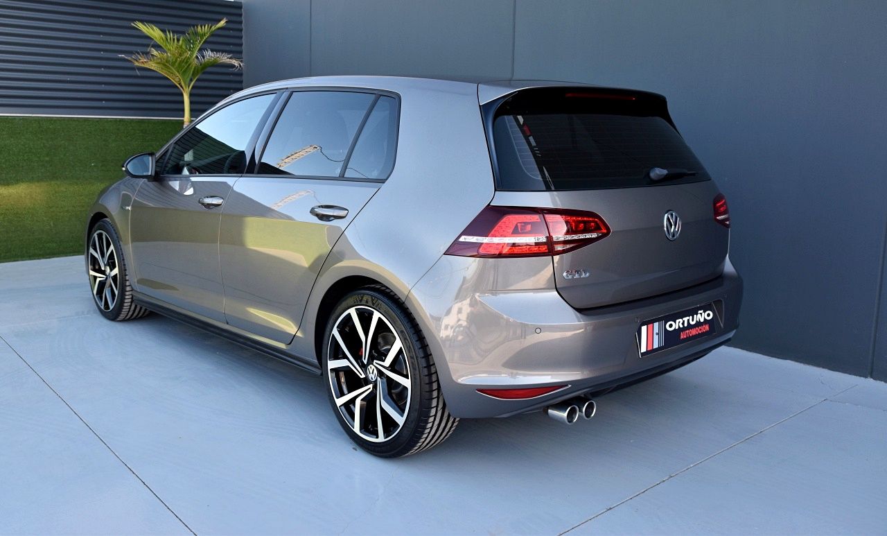 Foto Volkswagen Golf 34