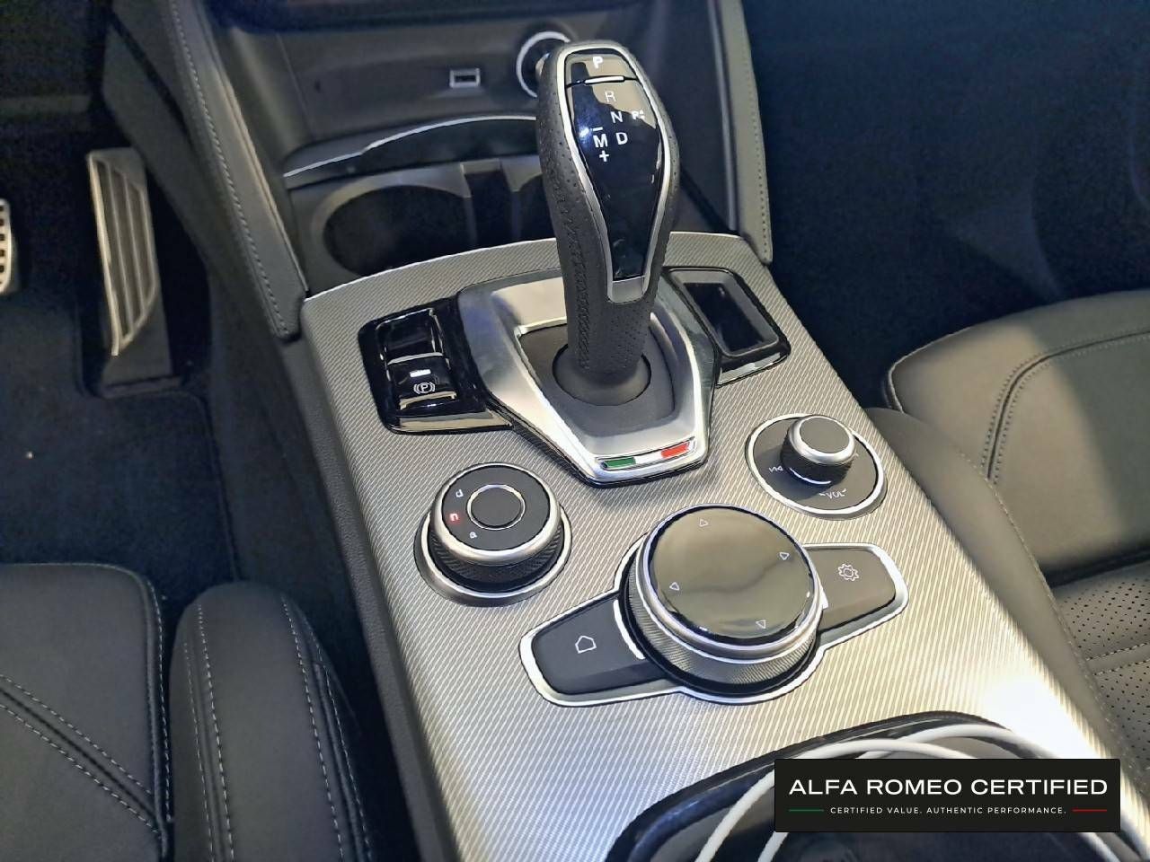 Foto Alfa Romeo Stelvio 12