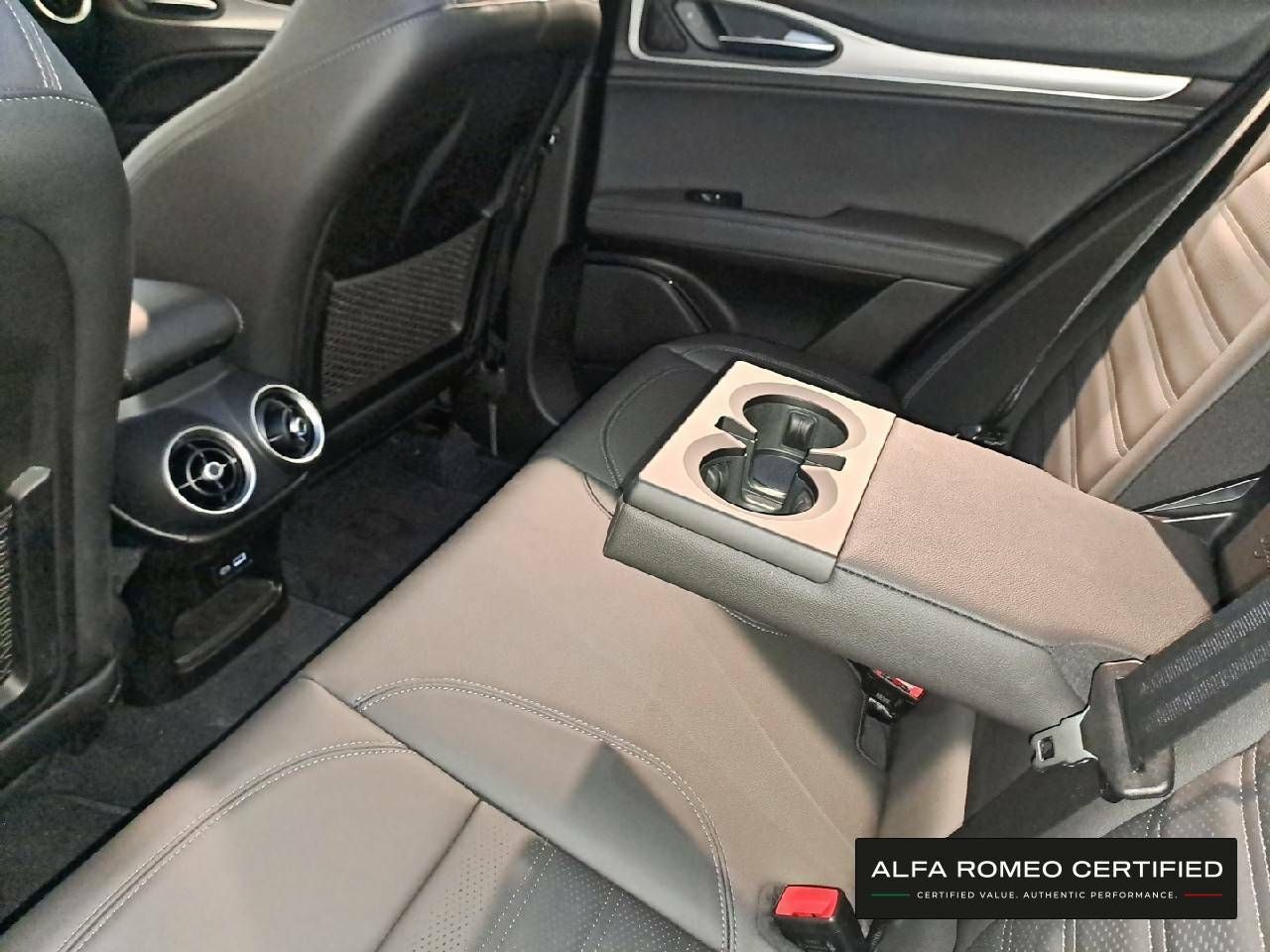 Foto Alfa Romeo Stelvio 23