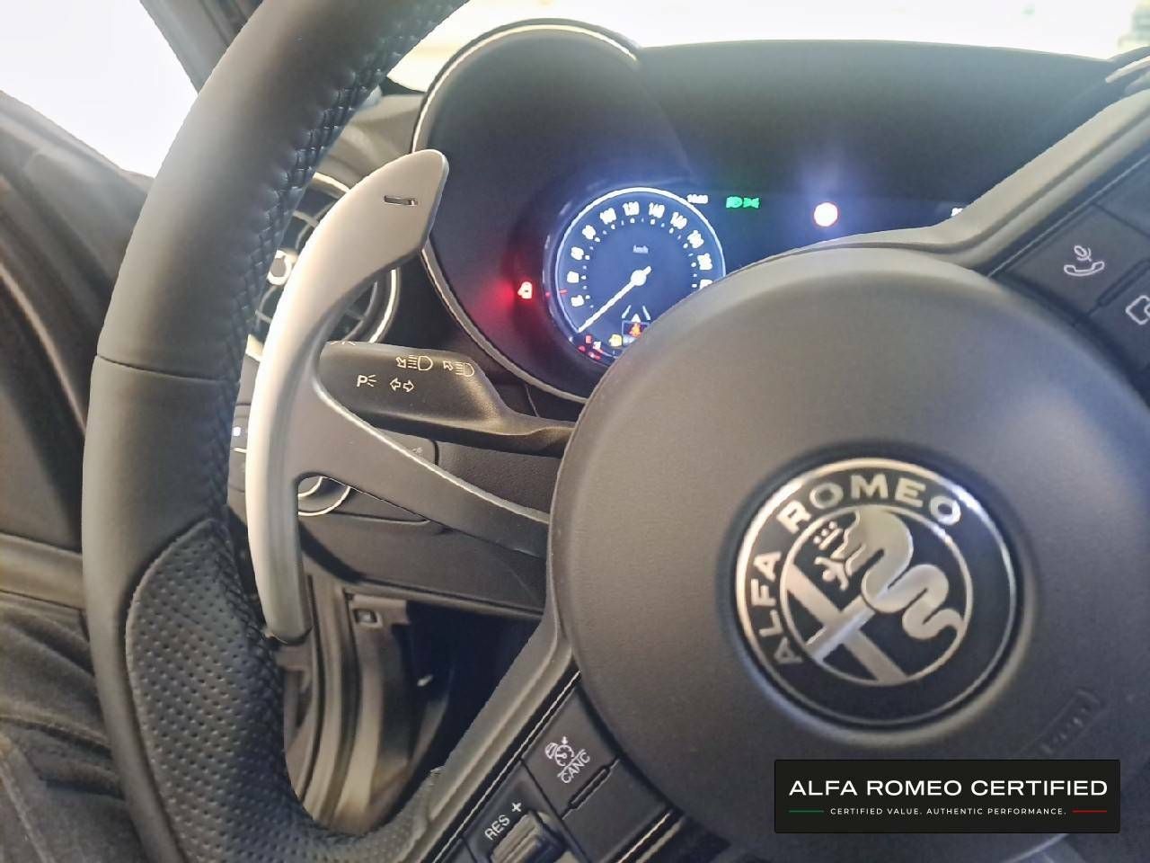 Foto Alfa Romeo Giulia 24