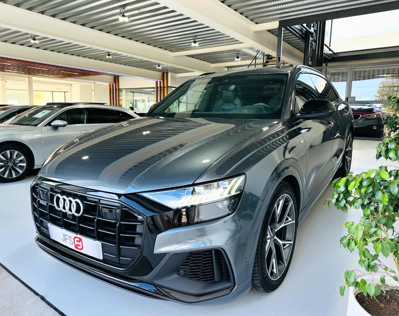 Foto Audi Q8 6