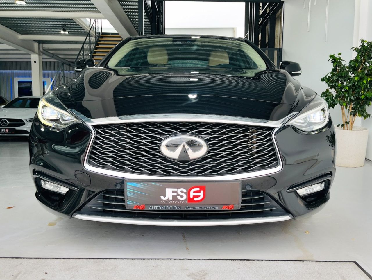 Foto Infiniti Q30 3