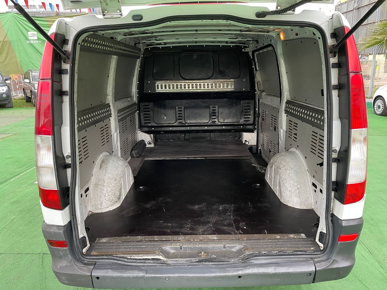 Foto Mercedes-Benz Vito 13