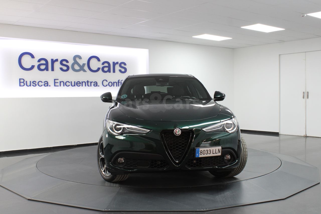 Foto Alfa Romeo Stelvio 33