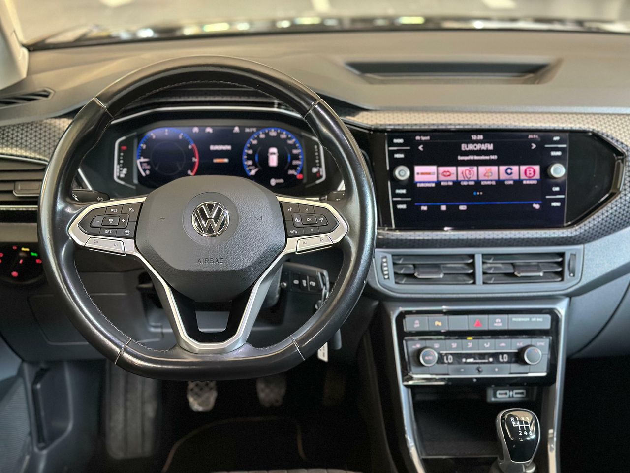 Foto Volkswagen T-Cross 19