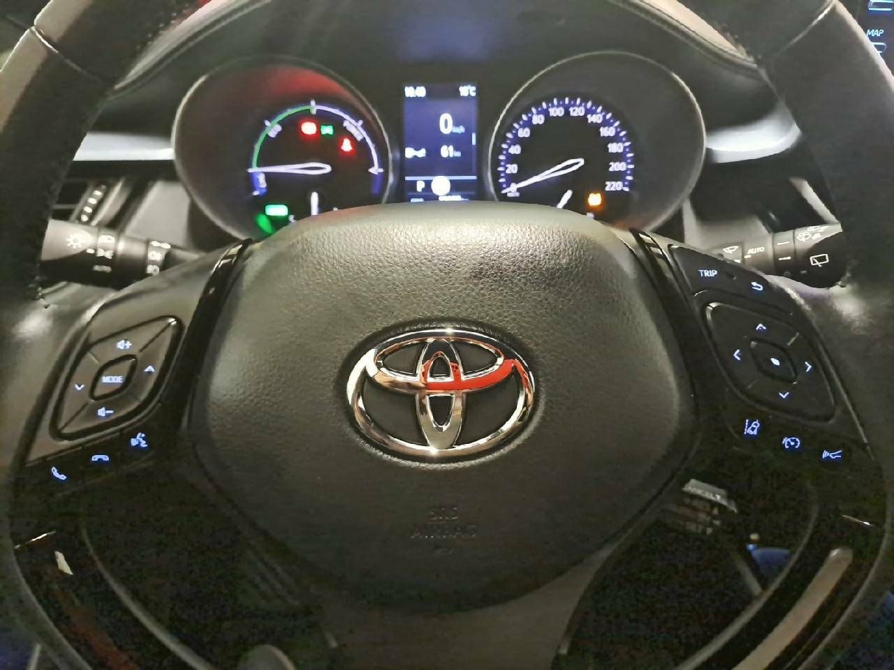 Foto Toyota C-HR 15