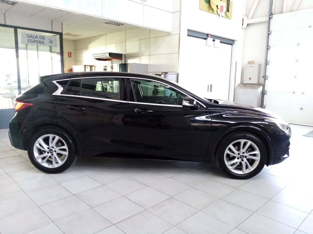 Foto Infiniti Q30 21