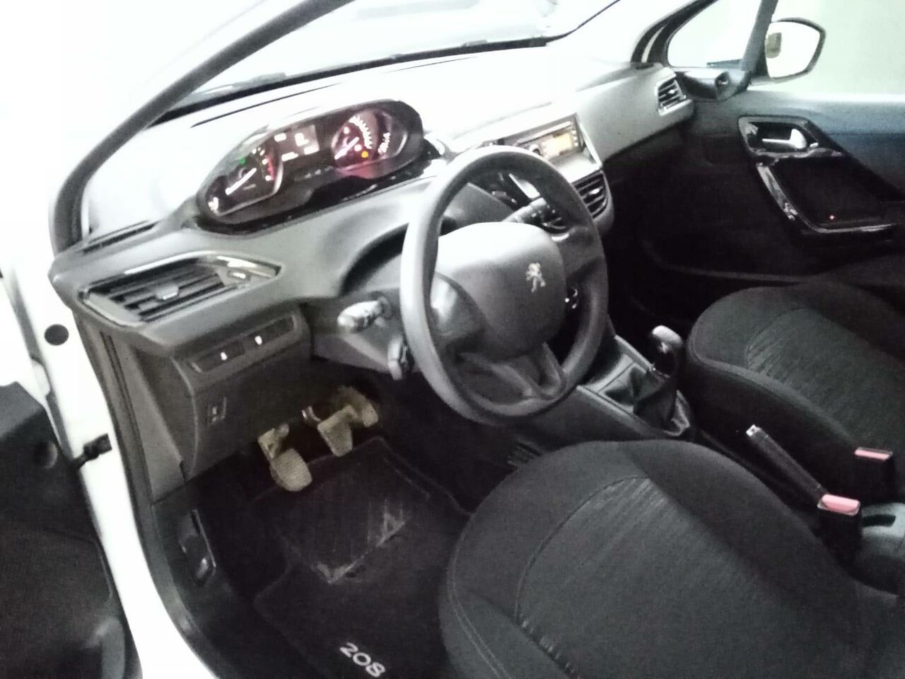 Foto Peugeot 208 14