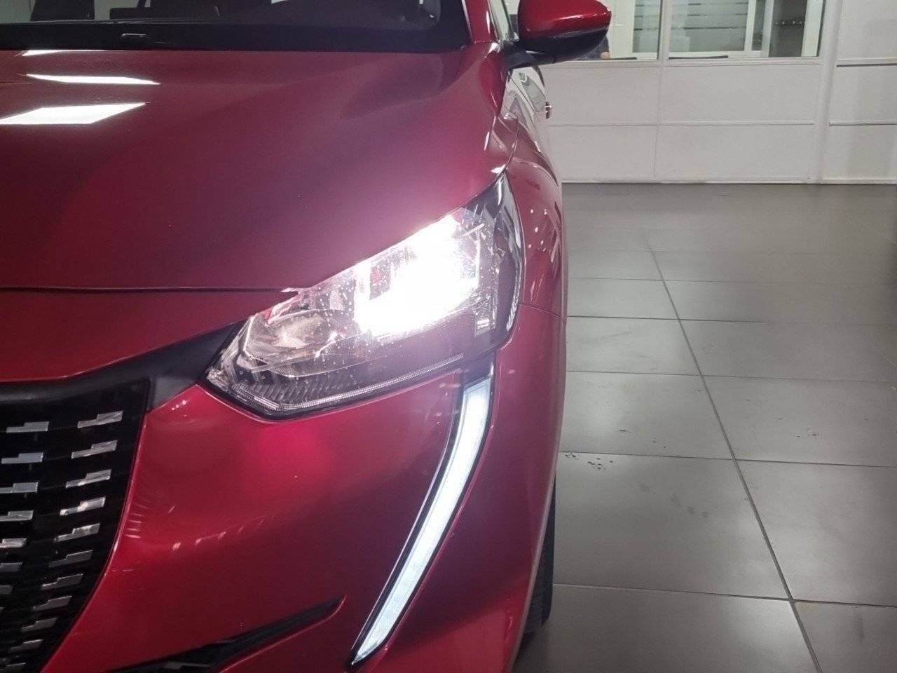 Foto Peugeot 208 33