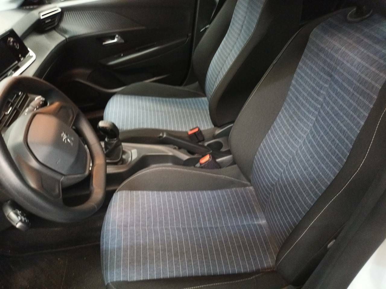 Foto Peugeot 208 11