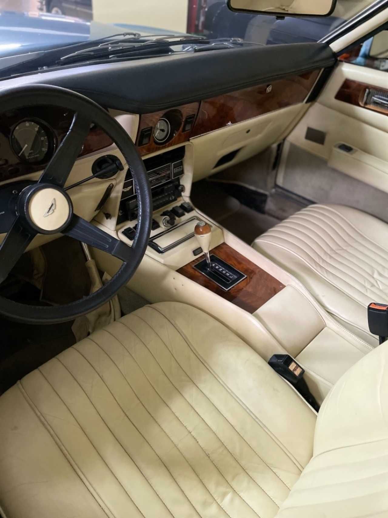 Foto Aston martin V8 9