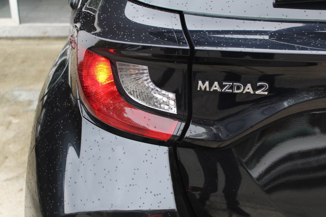 Foto Mazda Mazda2 27