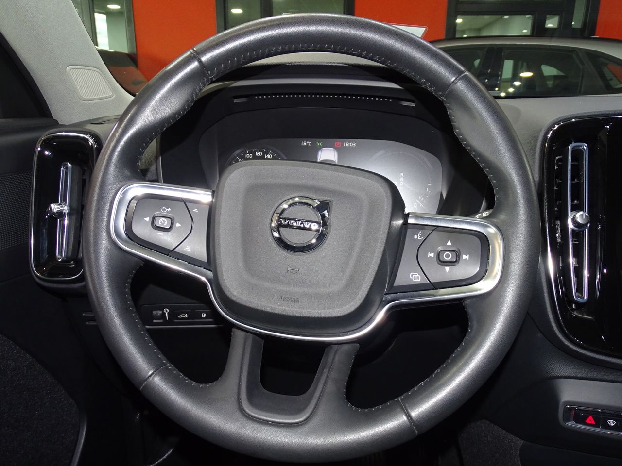 Foto Volvo XC40 12