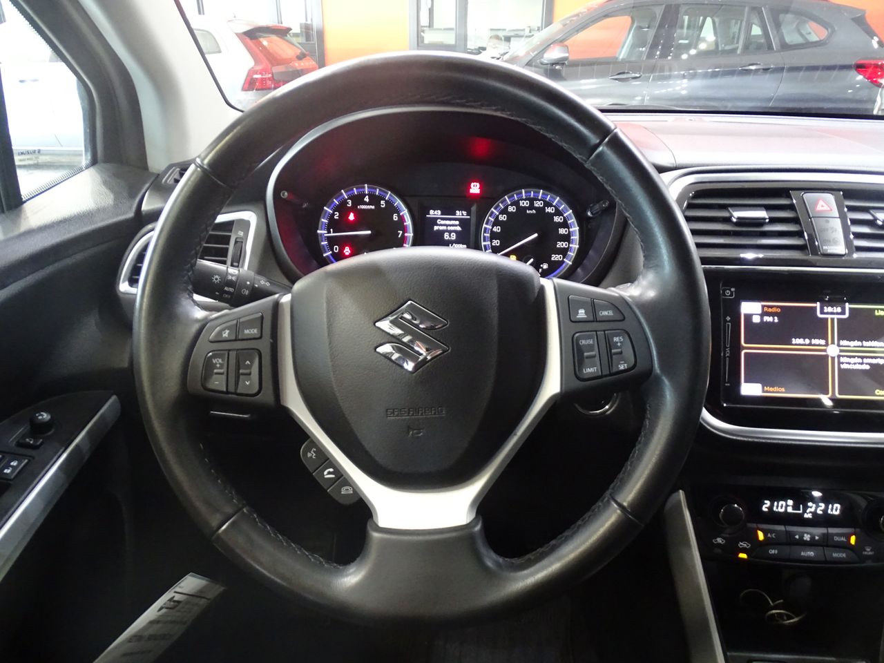 Foto Suzuki S-Cross 10