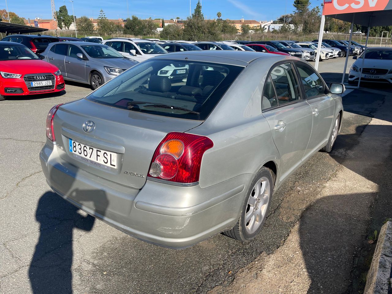 Foto Toyota Avensis 13