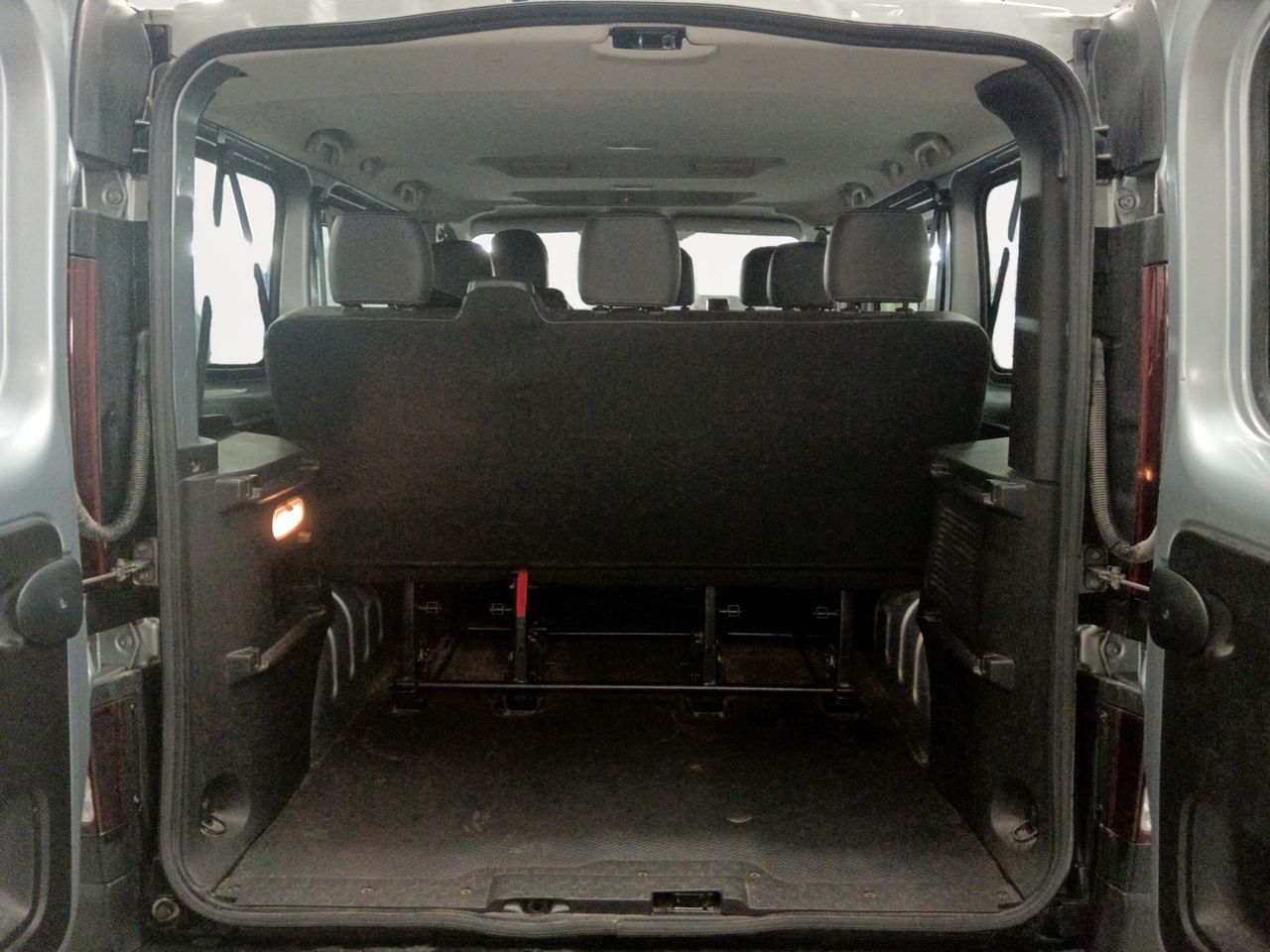 Foto Nissan NV300 11