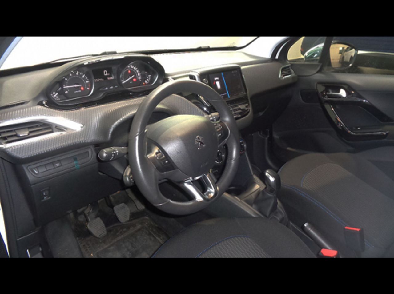 Foto Peugeot 208 13