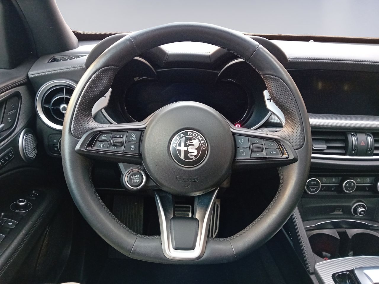 Foto Alfa Romeo Stelvio 10