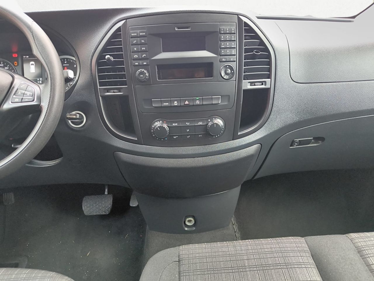 Foto Mercedes-Benz Vito 23