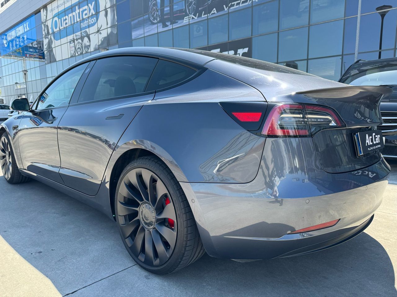 Foto Tesla Model 3 4