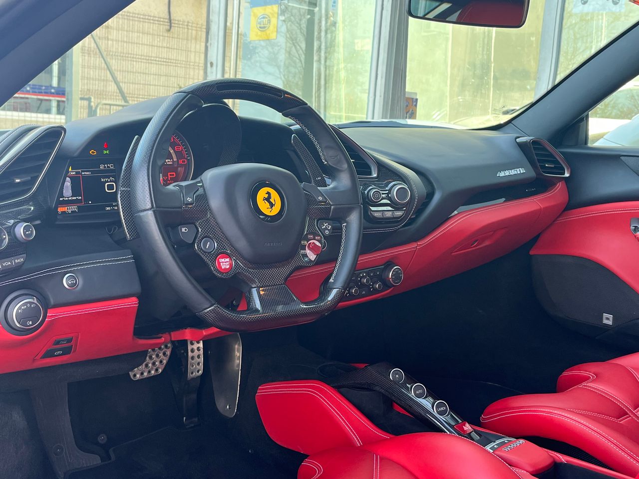 Foto Ferrari 488 9