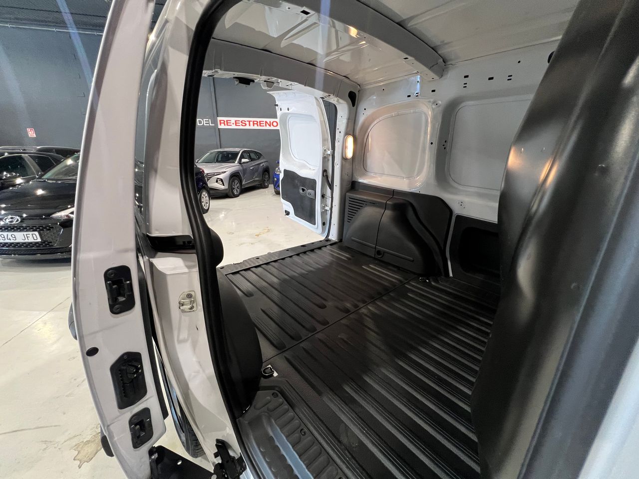 Foto Nissan NV250 12