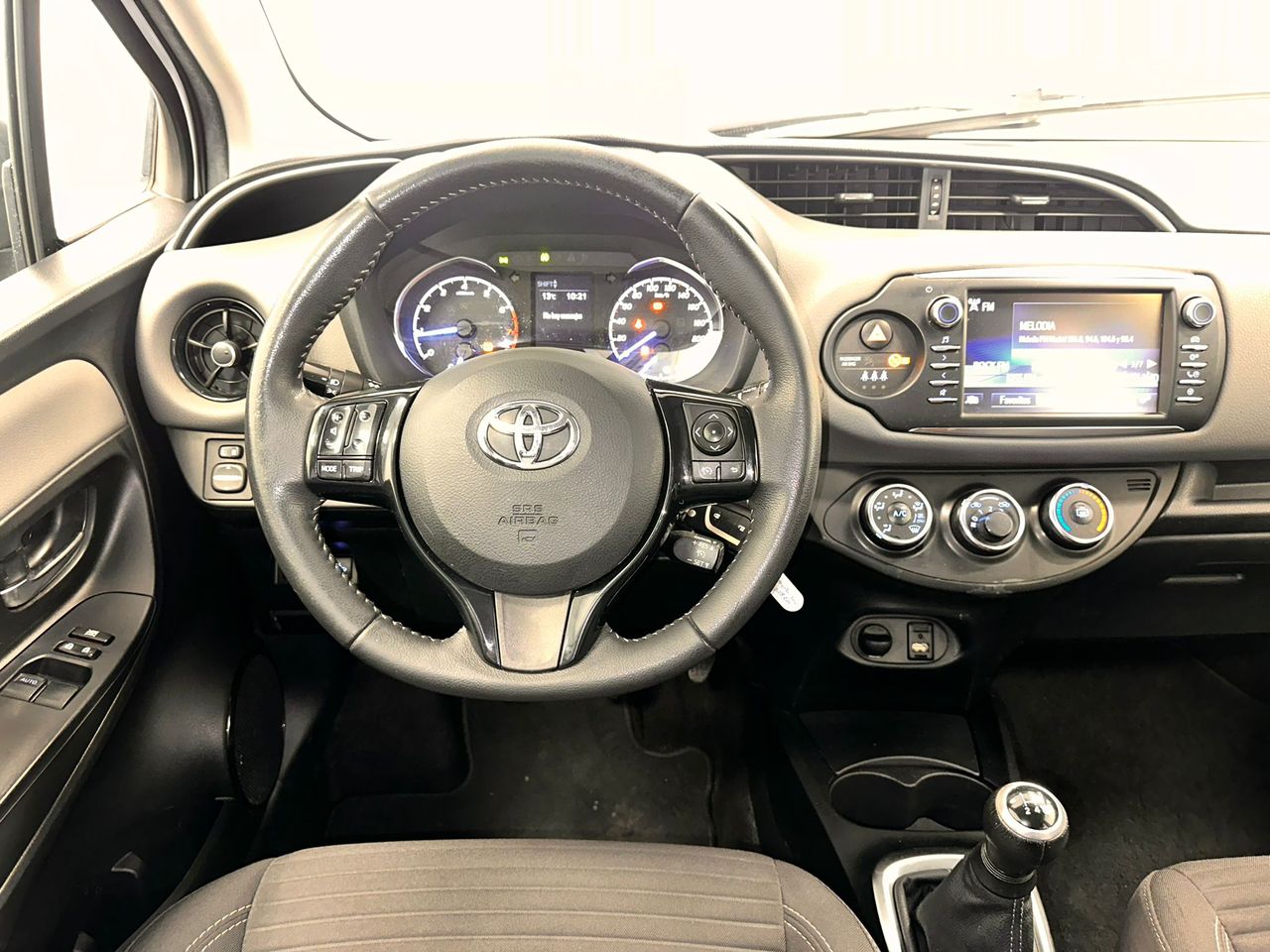 Foto Toyota Yaris 16