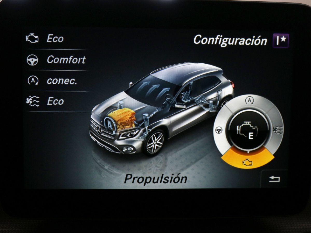 Foto Mercedes-Benz Clase GLA 29