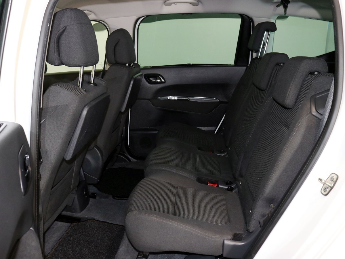 Foto Peugeot 5008 10