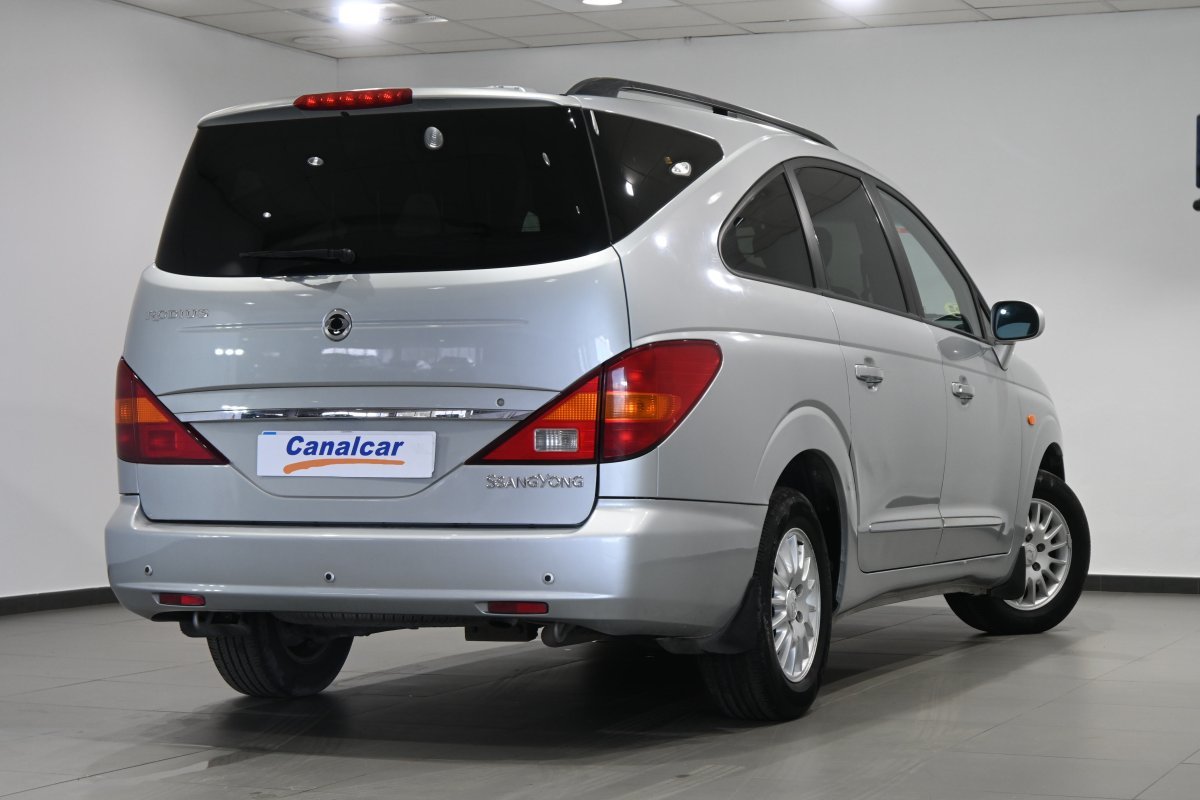 Foto SsangYong Rodius 4