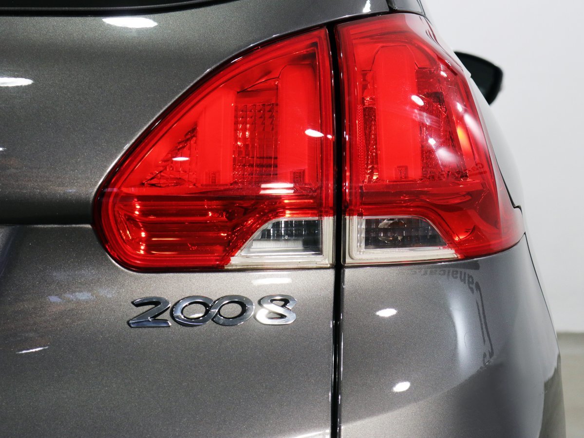 Foto Peugeot 2008 10